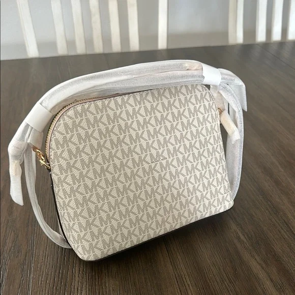 Michael Kors White Crossbody Bag - Picture 2 of 9